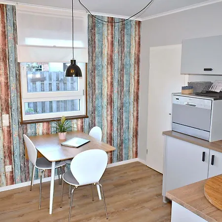 Luett Hus An De *